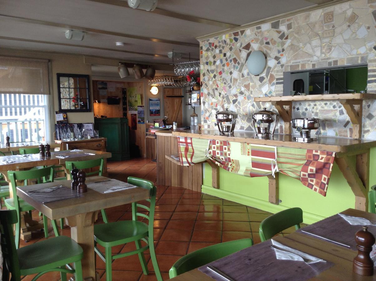 Restaurant Motel De La Plage Сент-Ірені Екстер'єр фото