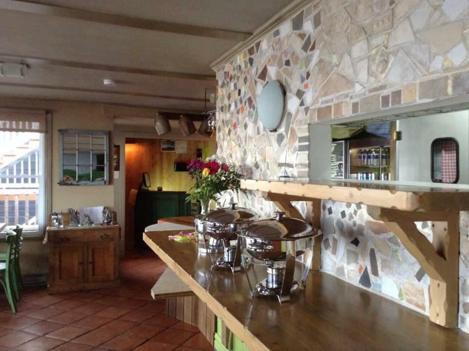 Restaurant Motel De La Plage Сент-Ірені Екстер'єр фото